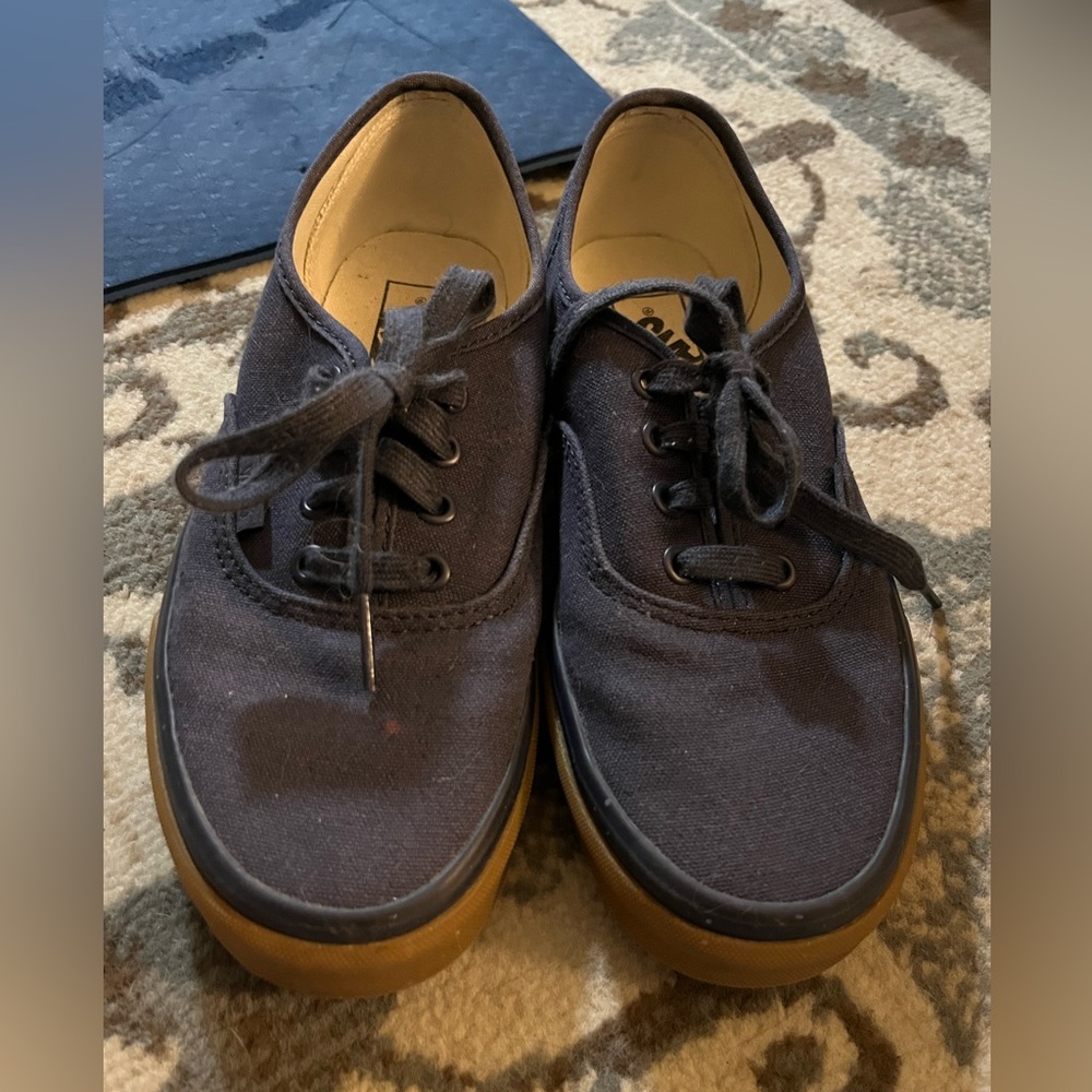 Women’s vans heritage low-top shoes with gum sole